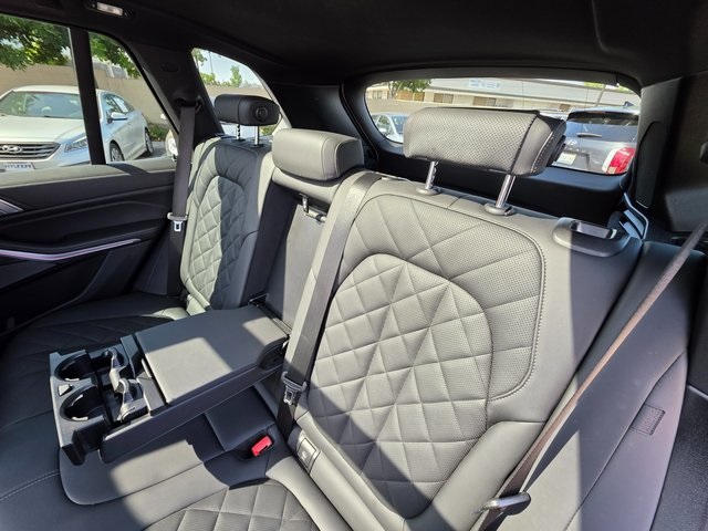 Vehicle image 21 of 40