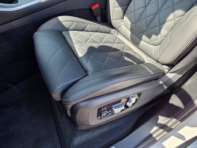 Vehicle image 19 of 40