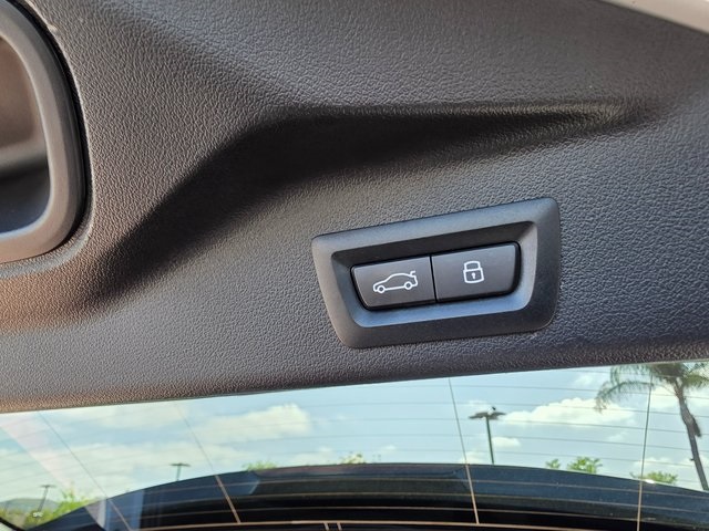 Vehicle image 16 of 40