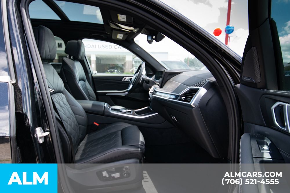 Vehicle image 15 of 64
