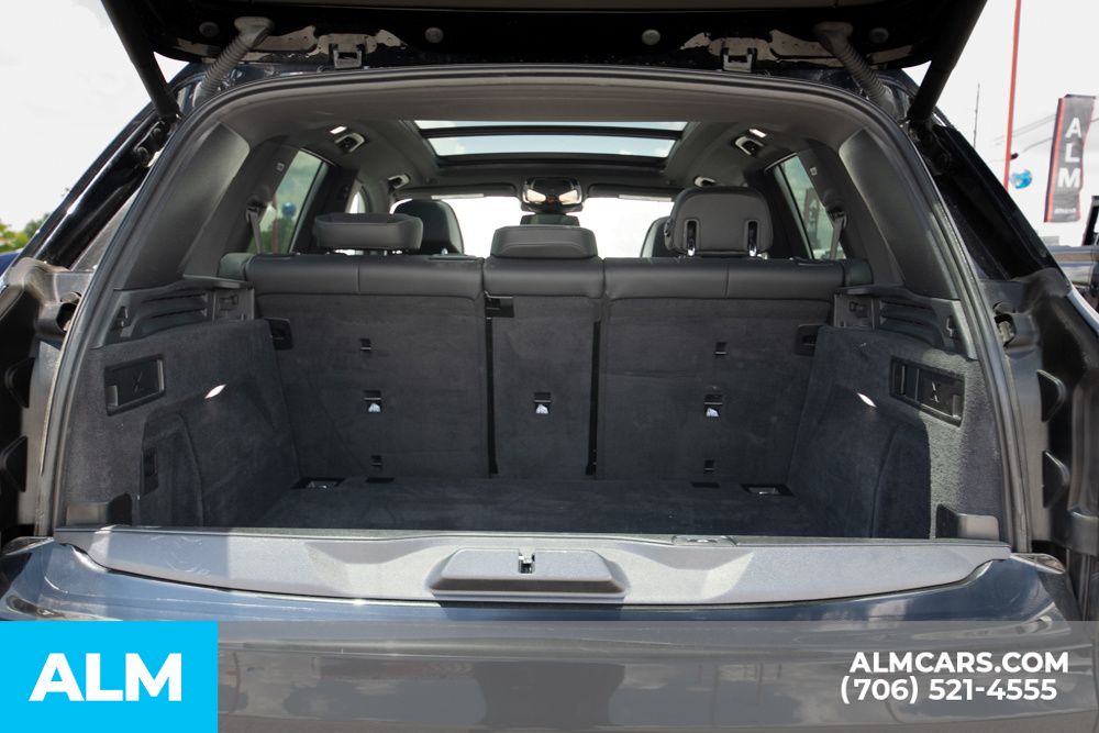 Vehicle image 13 of 64