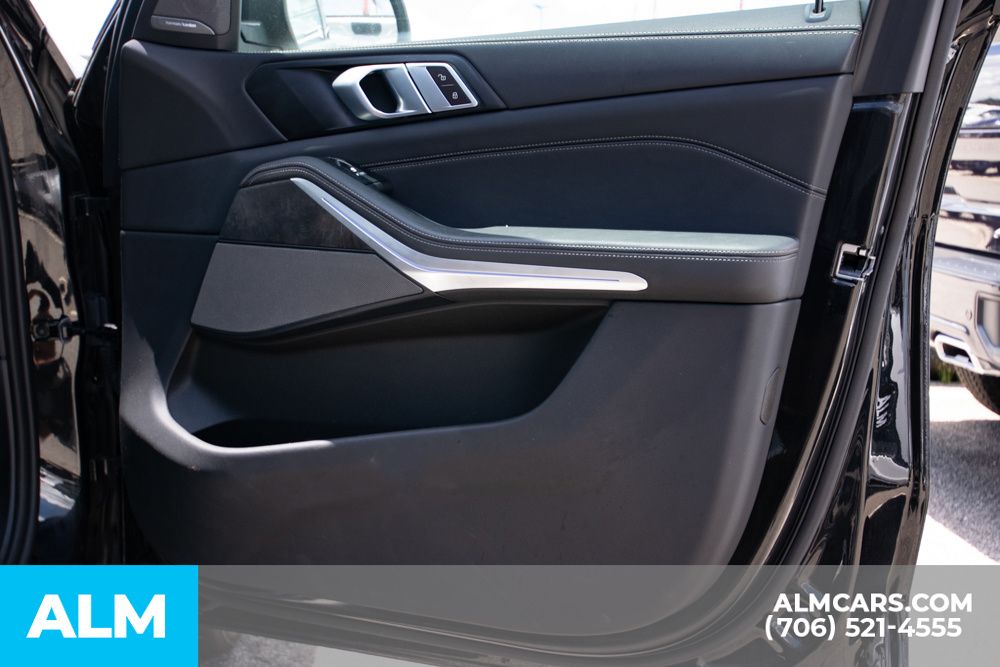Vehicle image 38 of 64