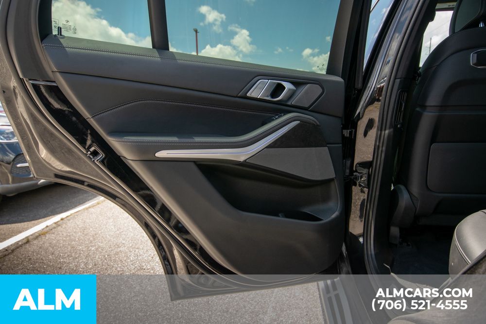 Vehicle image 30 of 64