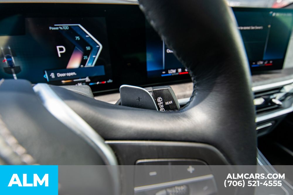 Vehicle image 27 of 64