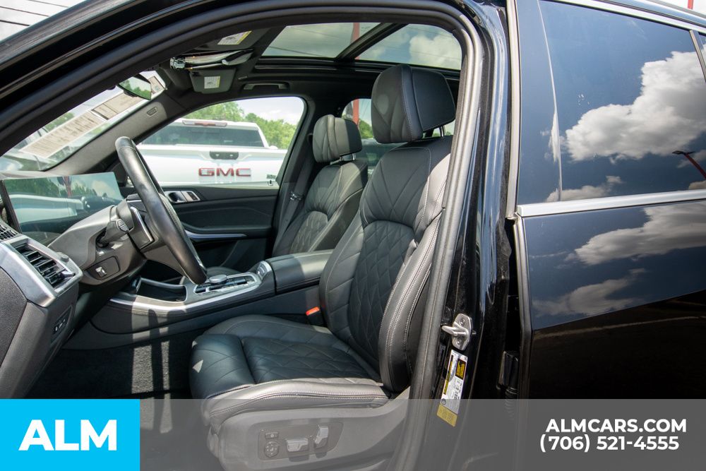 Vehicle image 17 of 64