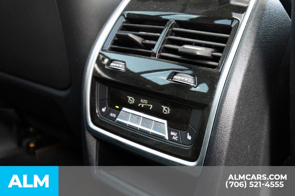 Vehicle image 37 of 64