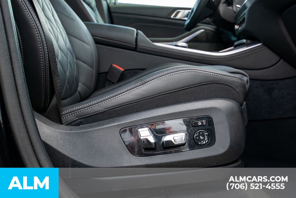 Vehicle image 28 of 64