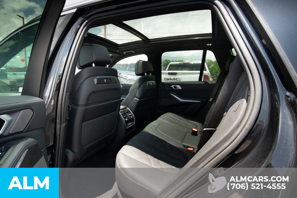Vehicle image 16 of 64