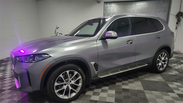 2024 BMW X5 sDrive40i Image 2 of 52