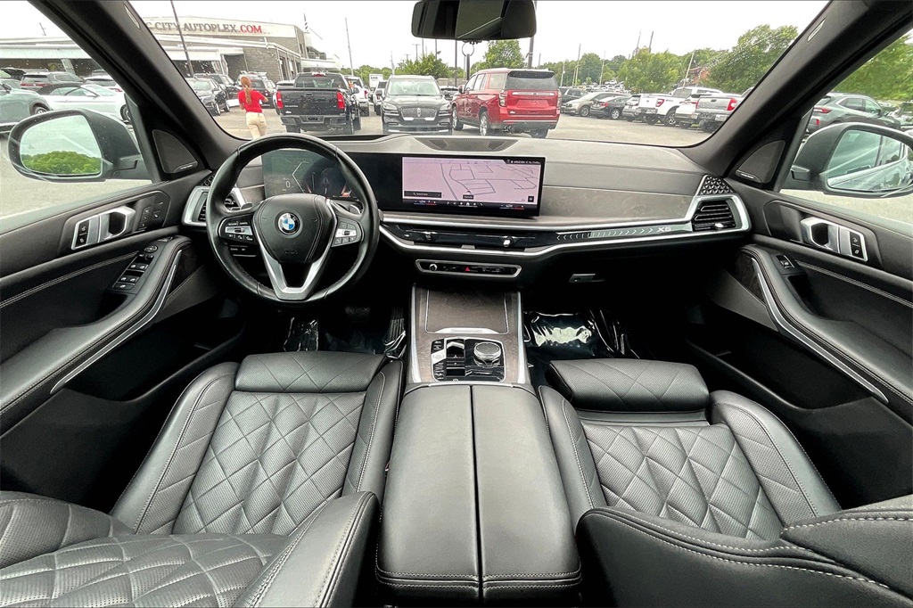 Vehicle image 17 of 32