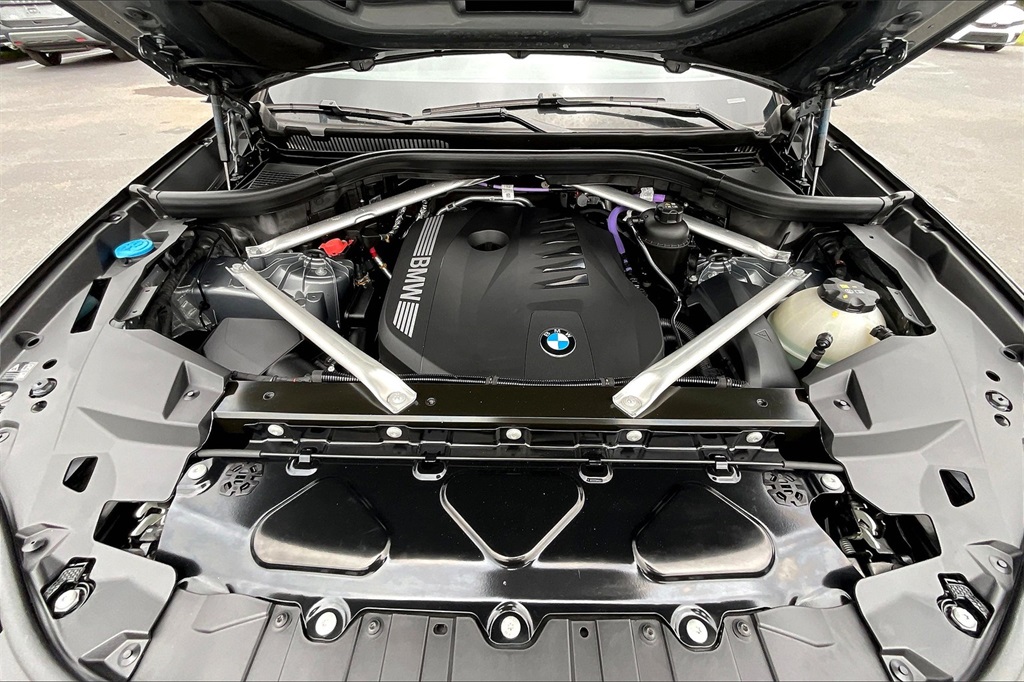 Vehicle image 8 of 32