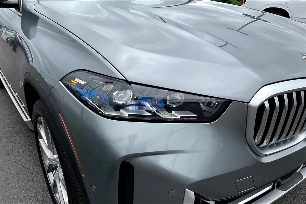 Vehicle image 29 of 32