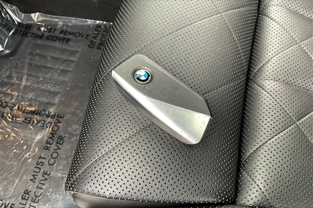 Vehicle image 27 of 32