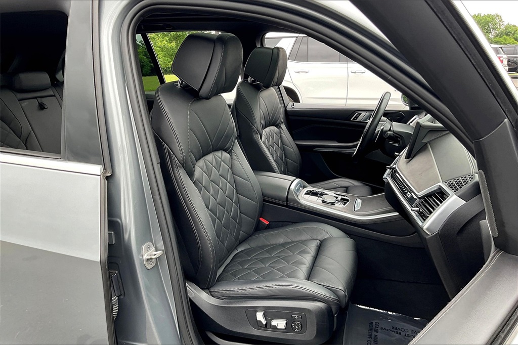 Vehicle image 11 of 32