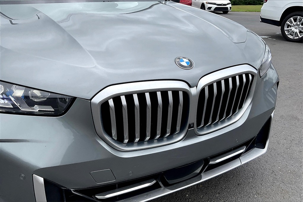Vehicle image 26 of 32