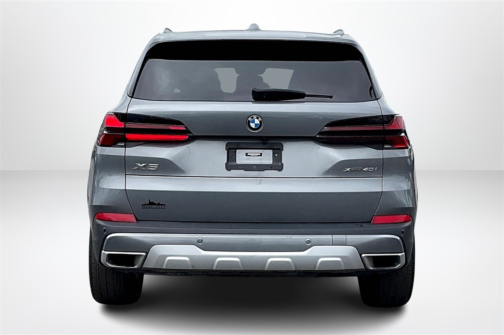Vehicle image 6 of 32