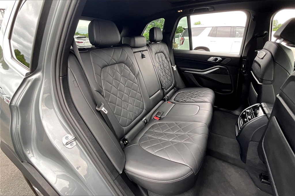 Vehicle image 12 of 32