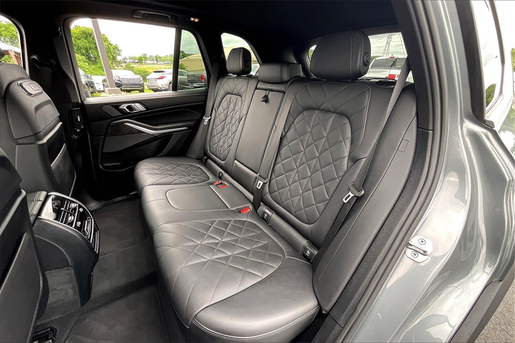 Vehicle image 13 of 32