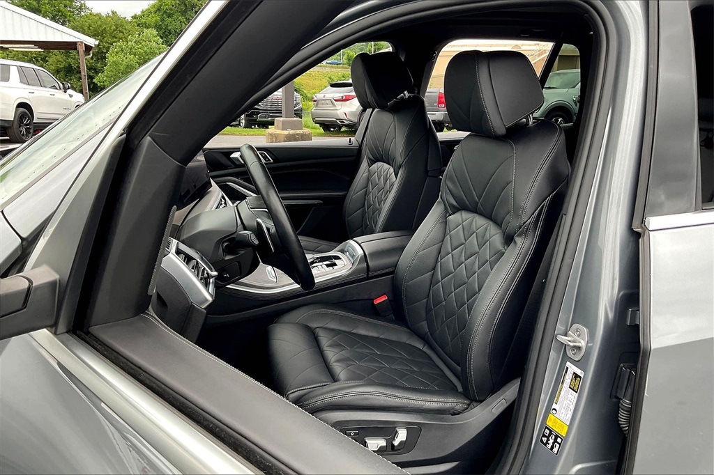 Vehicle image 14 of 32