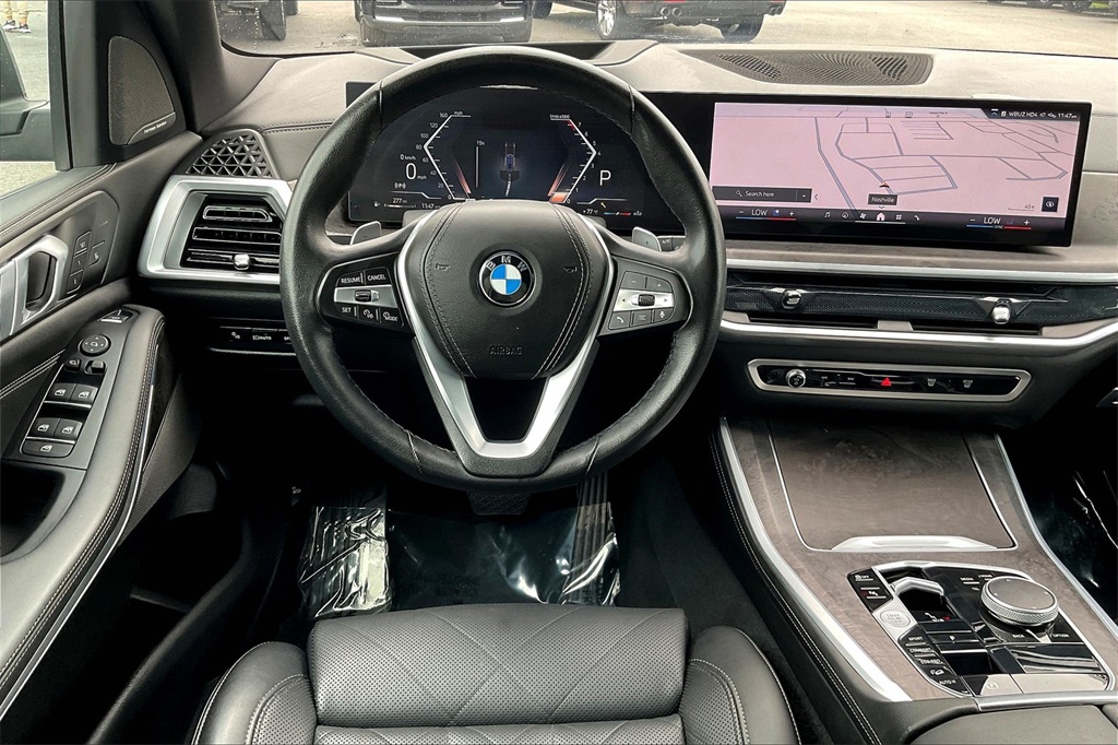 Vehicle image 18 of 32