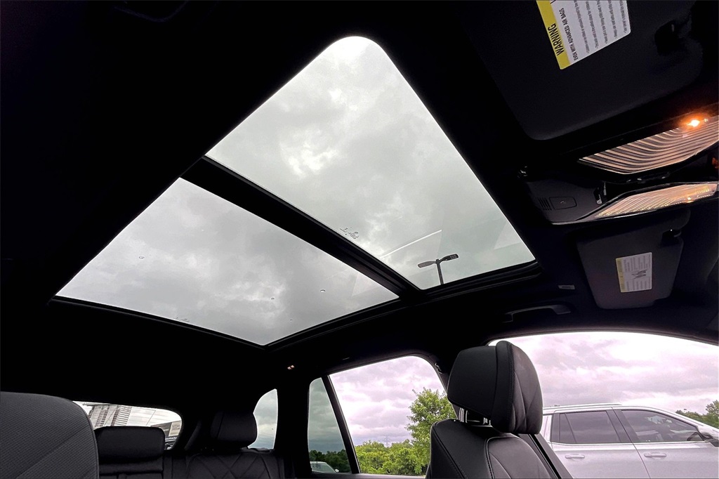 Vehicle image 15 of 32