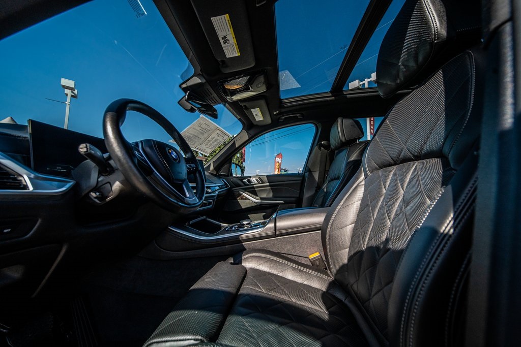 Vehicle image 7 of 10