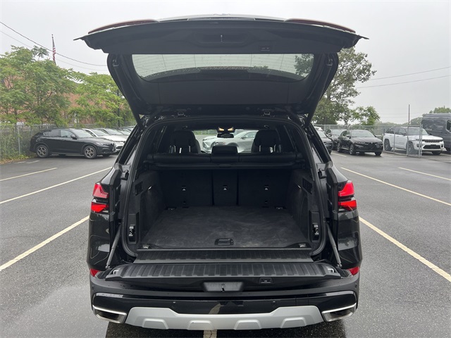 Vehicle image 11 of 26