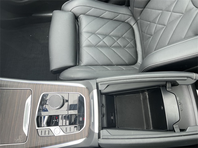 Vehicle image 24 of 26