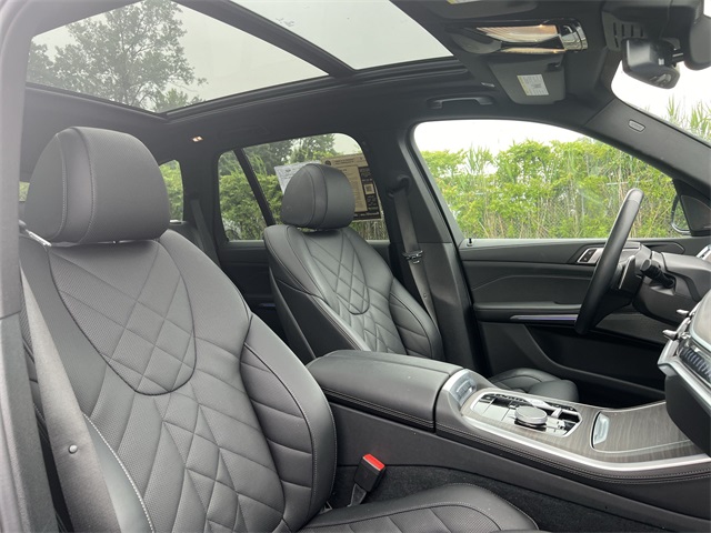Vehicle image 14 of 26