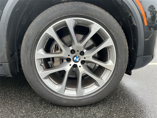 Vehicle image 10 of 26