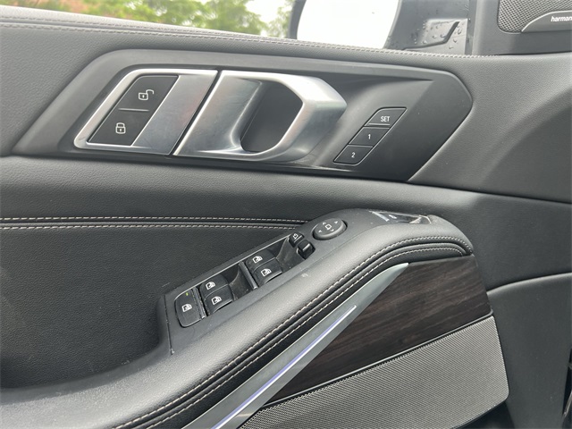Vehicle image 21 of 26