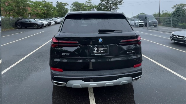 Vehicle image 22 of 26