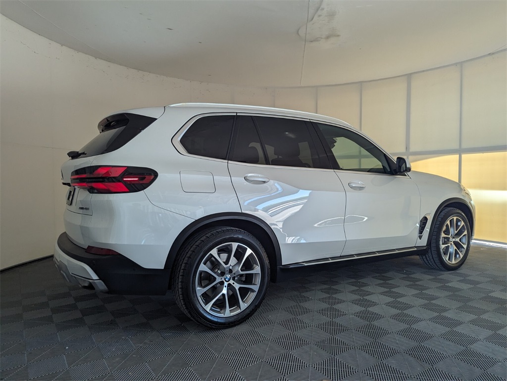 2024 BMW X5 xDrive40i Image 5 of 33