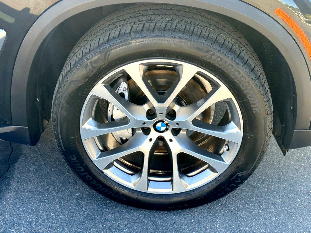 Vehicle image 11 of 56