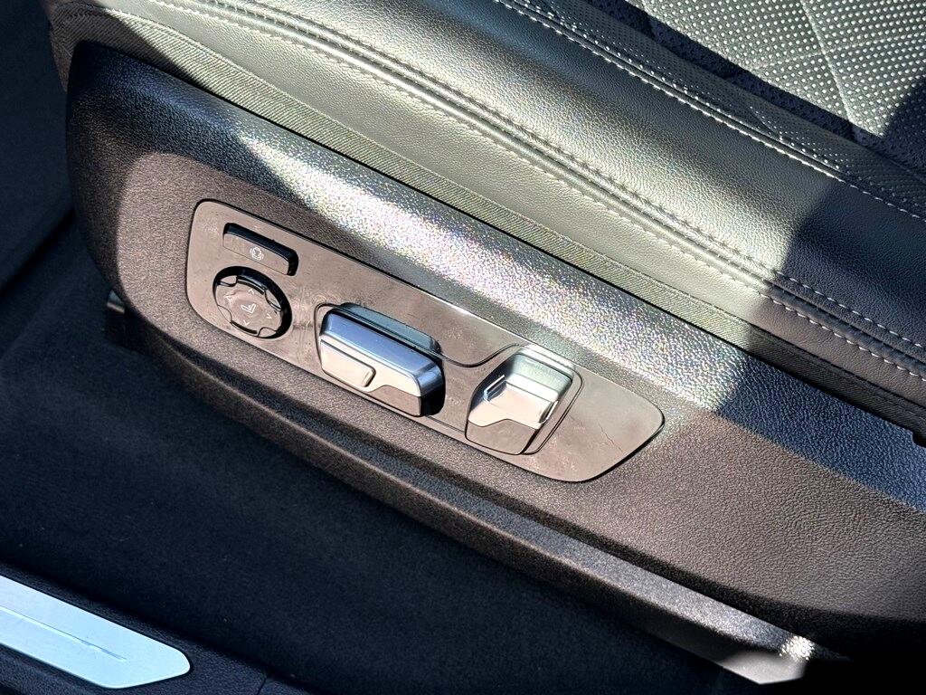 Vehicle image 46 of 56