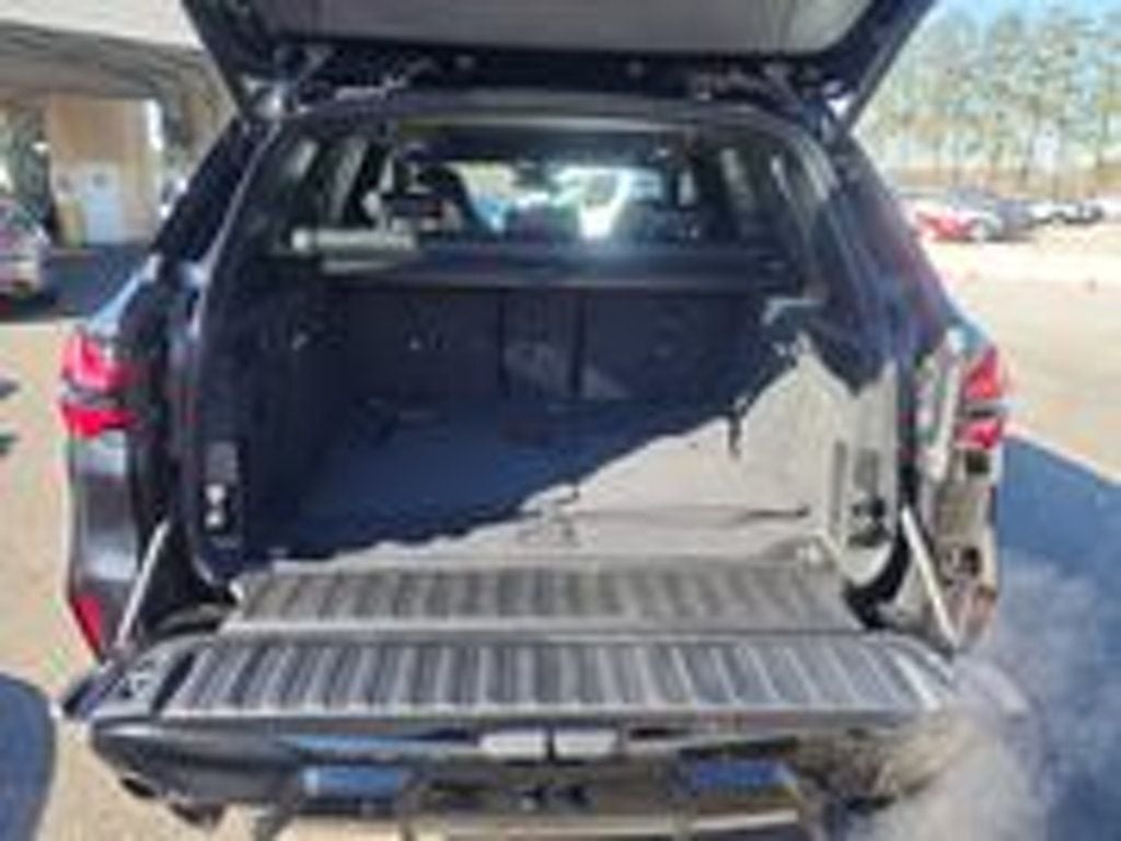 Vehicle image 6 of 47