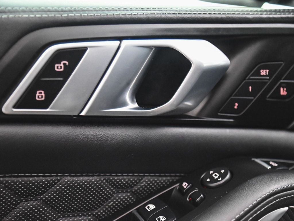 Vehicle image 9 of 47