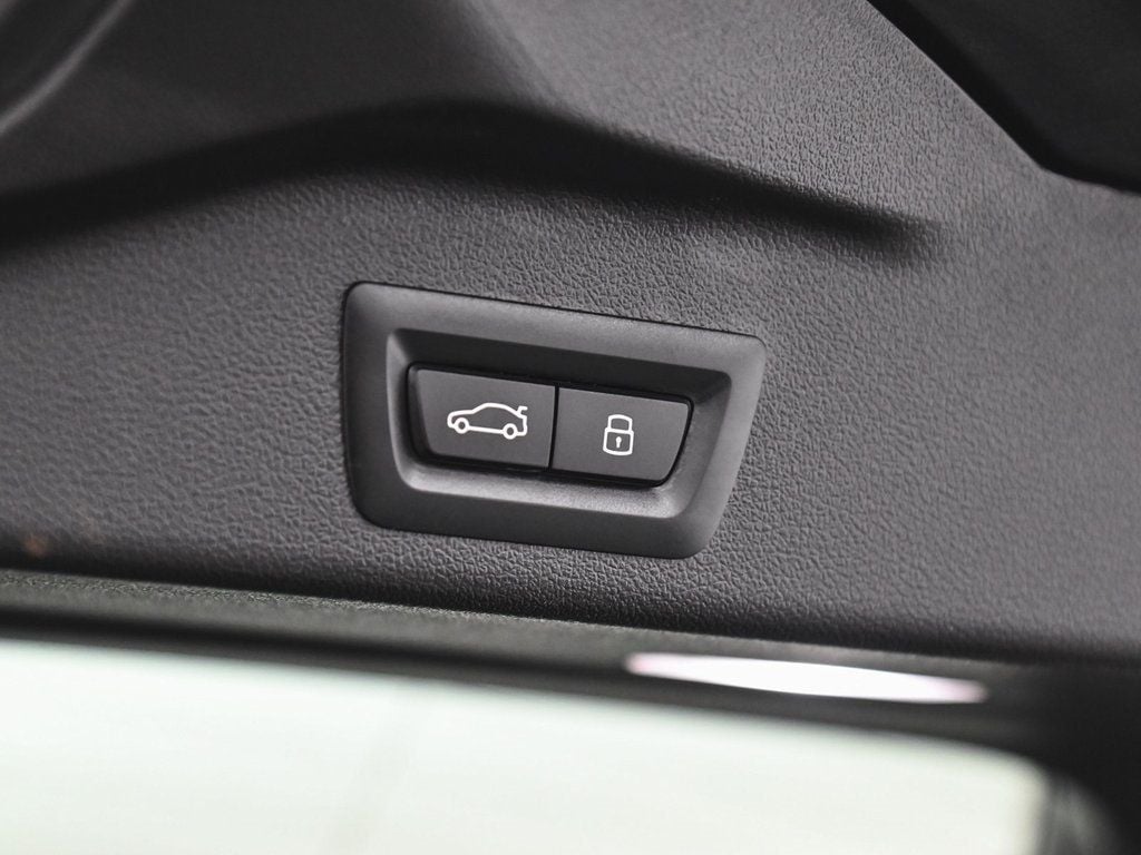 Vehicle image 44 of 47