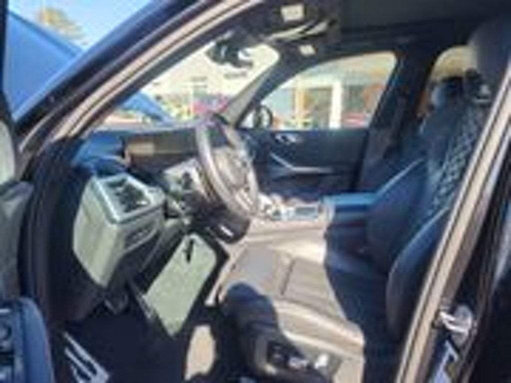 Vehicle image 4 of 47