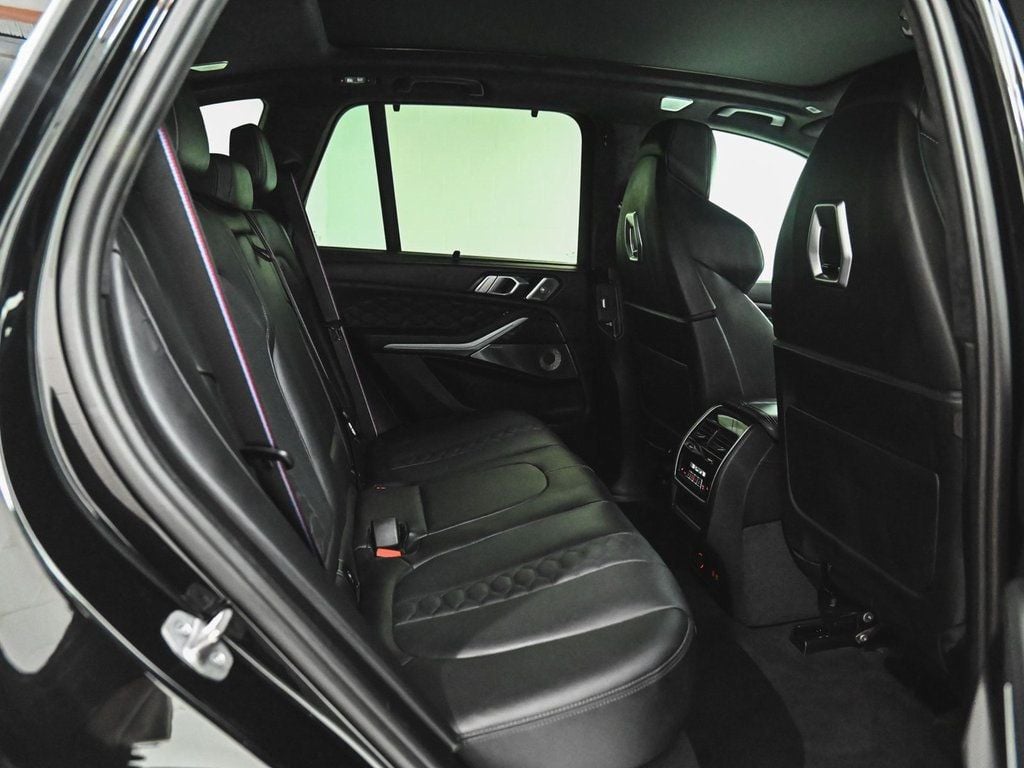 Vehicle image 33 of 47
