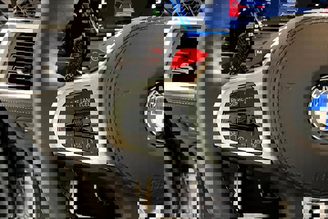 Vehicle image 27 of 34