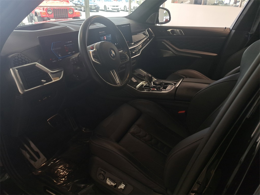 Vehicle image 13 of 34