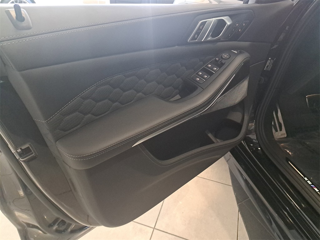 Vehicle image 18 of 34