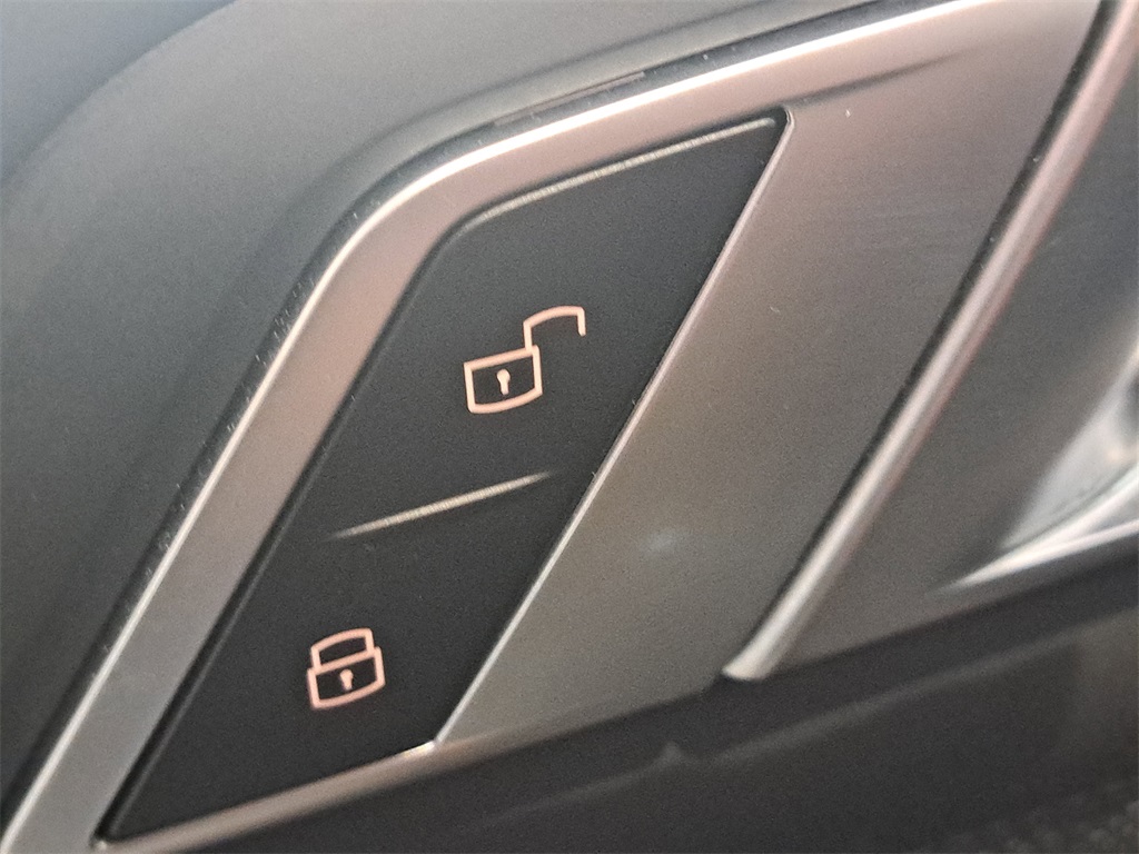 Vehicle image 19 of 34