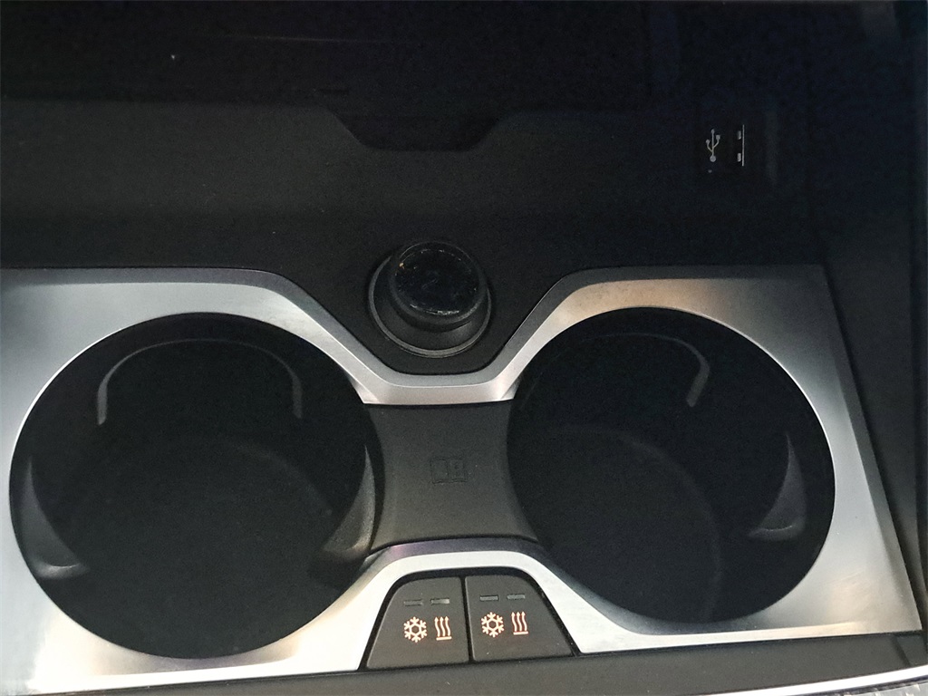 Vehicle image 27 of 34