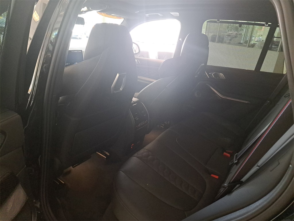 Vehicle image 10 of 34