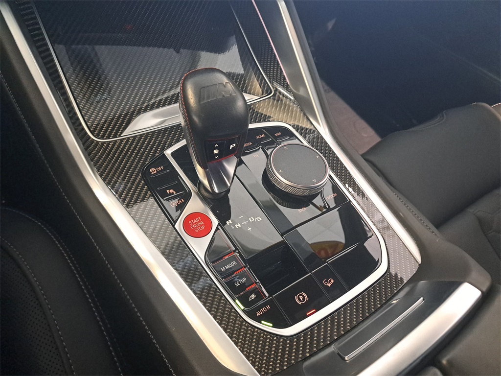 Vehicle image 17 of 34