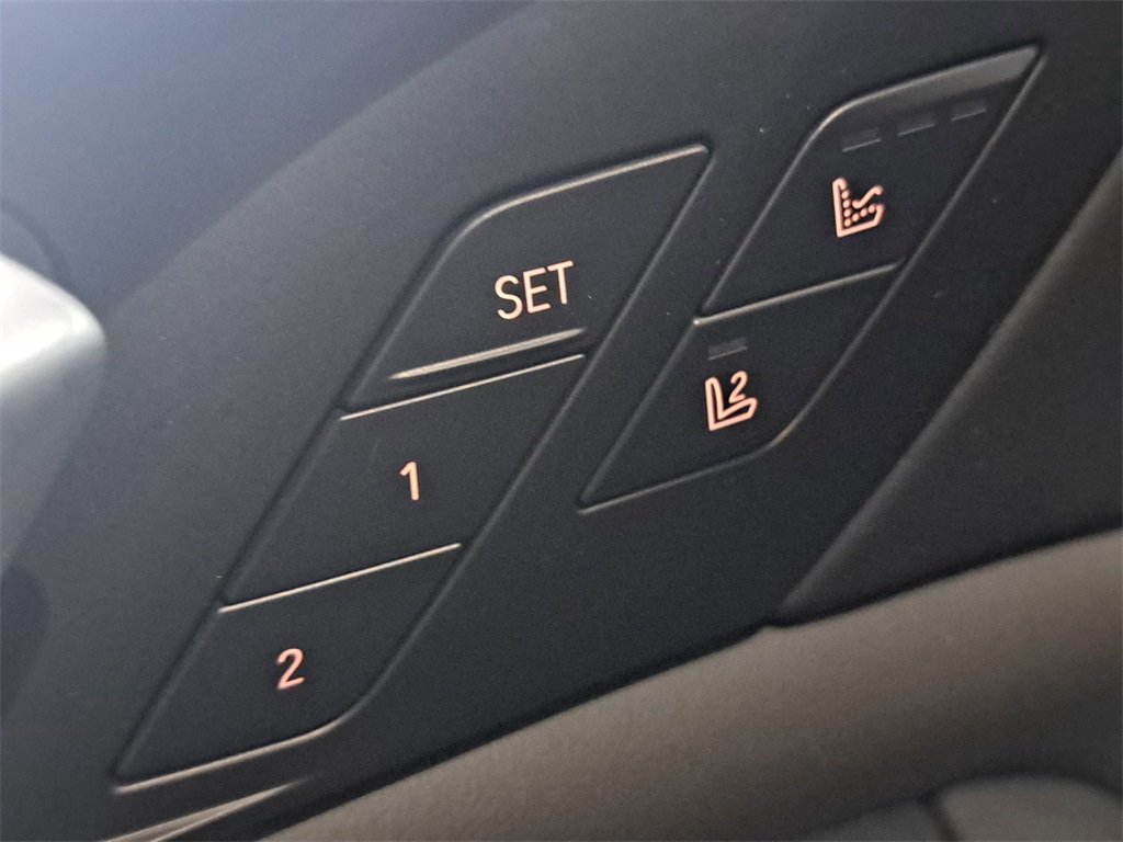 Vehicle image 20 of 34