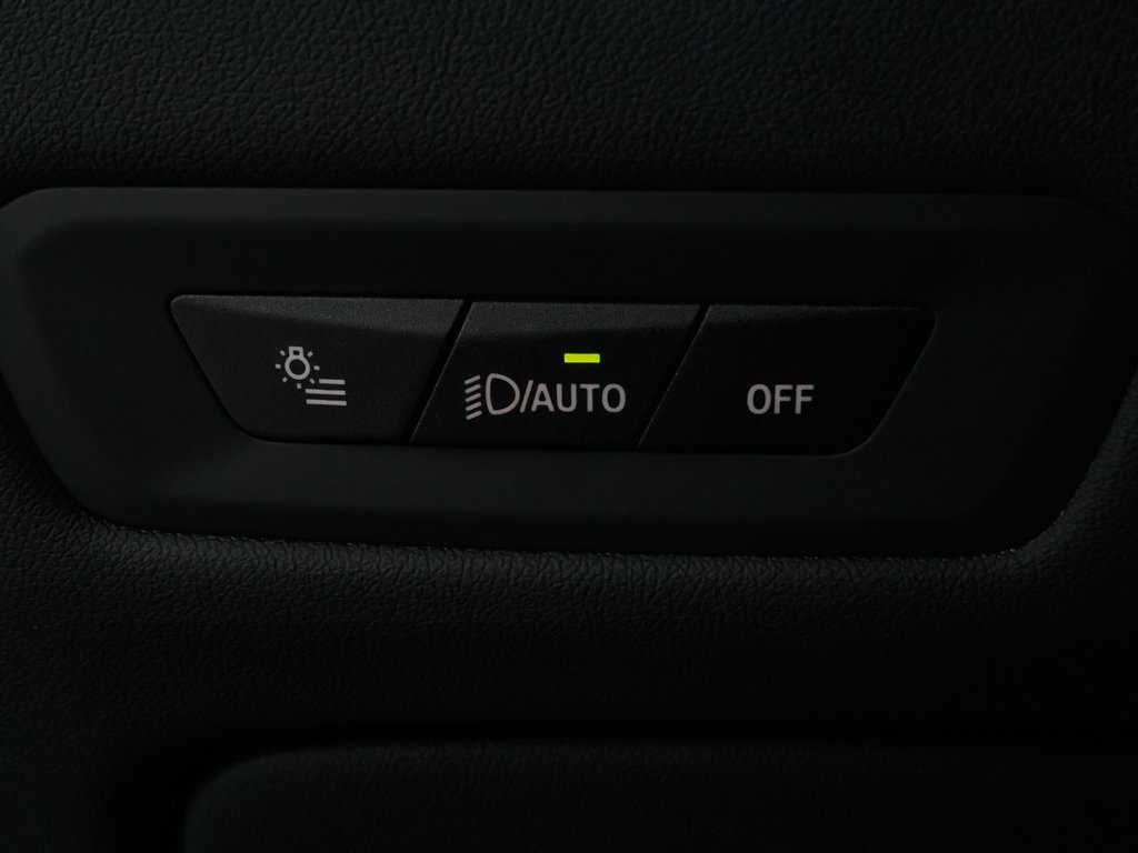 Vehicle image 28 of 39