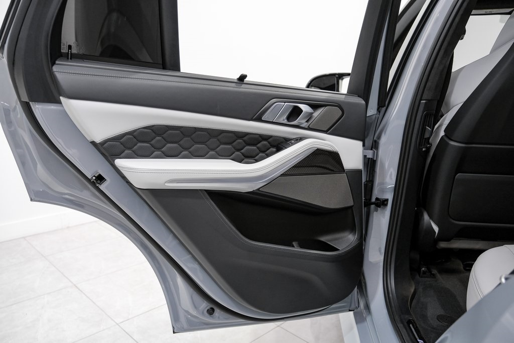 Vehicle image 47 of 62
